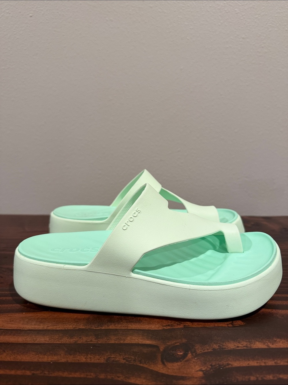 CROCS Platform Flip Flop in Mint Green Size: 7W